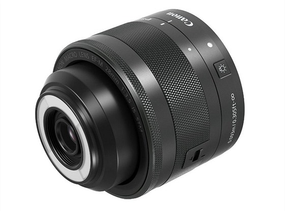 Nový objektiv EF M 28mm f/3,5 Macro IS STM s vestavěným kruhovým světlem.