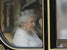 Britská královna Albta II. míí na do parlamentu, kde pednese tradiní...
