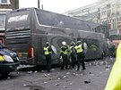 DVOD OPODNÉHO VÝKOPU. Fanouci West Hamu pivítali u tak zpodný autobus...