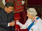 Královna Albta II. loni pivítala ve Velké Británii ínského prezidenta Si...