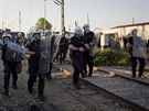 Ve stedu musela v táboe v Idomeni zasahovat policie (18. kvtna 2016)