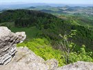 Výhled ze Sitna na tiavnické vrchy a Vtánik (na obzoru)
