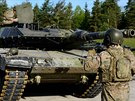 Tank Leopard dánské armády bhem závodu v Bavorsku