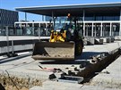 Stavební práce ped budovou berlínského letit Willyho Brandta (2. kvtna 2016)
