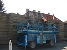 Oprava protihlukové zdi ve Kbelské ulici.