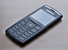 Samsung X820 na snímku stále funguje. Je z roku 2006 a byl to v té dob...
