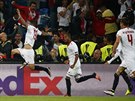 Kevin Gameiro z FC Sevilla (vlevo) slaví gól ve finále Evropské ligy proti...