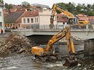 Bagry zaaly pracovat, a tak Podkláterský most z 30. let minulého století...