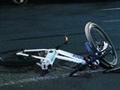 V pražské Radlické ulici došlo ke střetu cyklisty s autem (9.5.2016).