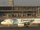 Airbus A320 s registrací SU-GCC spolenosti EgyptAir na letiti v Káhie na...