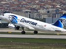 Airbus A320 s registrací SU-GCC spolenosti EgyptAir na letiti v Istanbulu na...