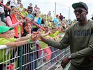 Usain Bolt zdraví malé atlety na praském mítinku okoládová tretra.