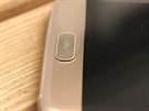 Pokrábané domovské tlaítko u Samsungu Galaxy S7 edge