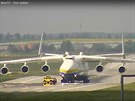 Pojídní  letounu Antonov ADB310F.v Praze 10. kvtna 2016.