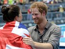 Princ Harry blahopál britské plavkyni Fion Bullenové k zisku stíbra na...