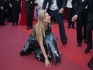 Petra Nmcová upadla na erveném koberci v Cannes.