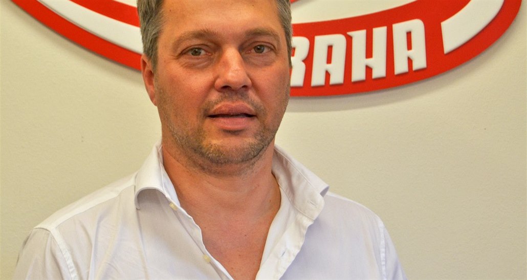 Lud�k Buka� mlad�í, sportovní mana�er hokejové Slavie
