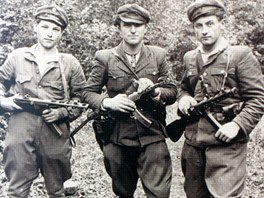 Bojovníci Ukrajinské povstalecké armády na archivním snímku