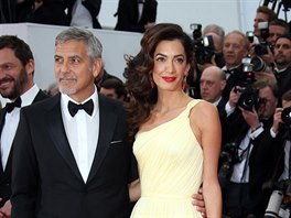 George Clooney a jeho manelka Amal (Cannes, 12. kvtna 2016)