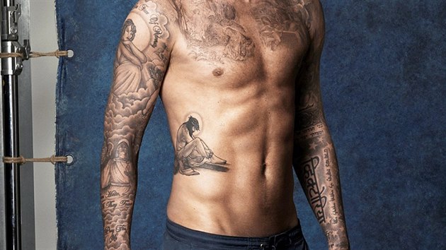 Molloy je autorem vtiny tetovn na tle bvalho fotbalisty Davida Beckhama - vetn porttu sedcho Jee Krista pezdvanho Man of Sorrows, kter se stal jednm z jeho nejdanjch dl.
