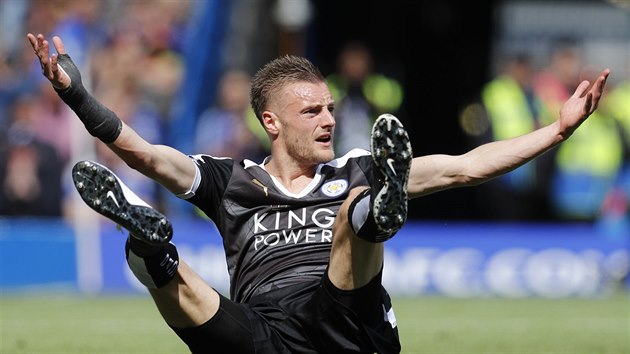 tonk Leicesteru Jamie Vardy bhem utkn na hiti Chelsea.