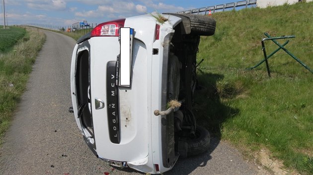 Pětašedesátiletý řidič havaroval podle policie dvakrát na patácti kilometrech D3. Podruhé měl půjčené auto od pojišťovny.