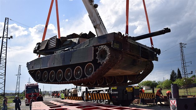 Peprava americkch tank Abrams na cvien Noble Partner v Gruzii
