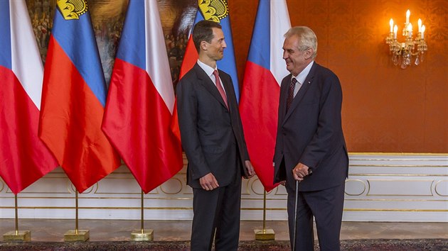 Lichtenštejnský dědičný princ Alois a prezident Miloš Zeman na Pražském hradě (16. května 2016)
