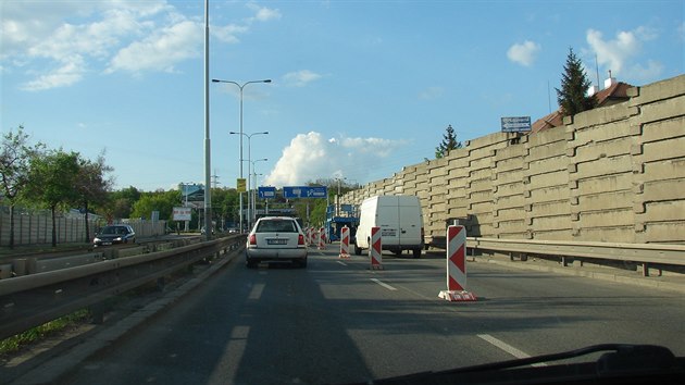 Oprava protihlukov zdi ve Kbelsk ulici.