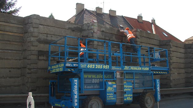 Oprava protihlukov zdi ve Kbelsk ulici.