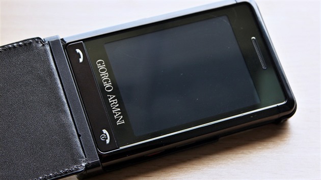 Vte nevte, prvním konkurentem iPhonu od Samsungu byl tento pístroj. Je to...
