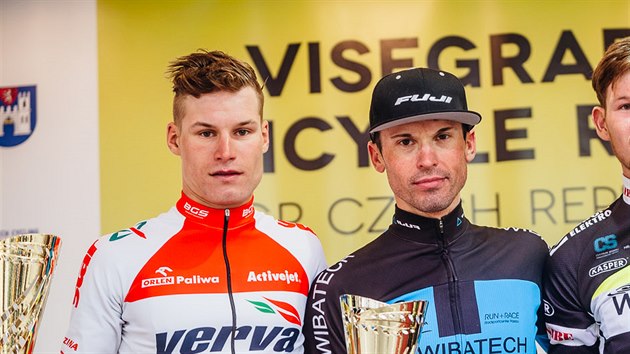 Stupn pro nejlep v cyklistickm zvod Visegrd 4 Bicycle Race v Nchod (zleva): druh Ji Polnick, vtz Marek Rutkiewicz a tet Michael Kukrle.