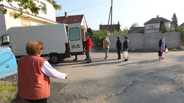 V Keřkově u Přibyslavi na konci dubna zavřeli kamenný obchod. Lidé jsou teď odkázáni na služby pojízdné prodejny.