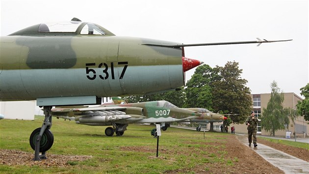 Na vojensk leteck zkladn v Nmti nad Oslavou oteveli expozici o historii letectv.