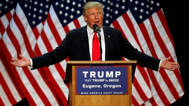 Republiknsk prezidentsk kandidt Donald Trump na volebnm mtinku v oregonskm mst Eugene (6. kvtna 2016).