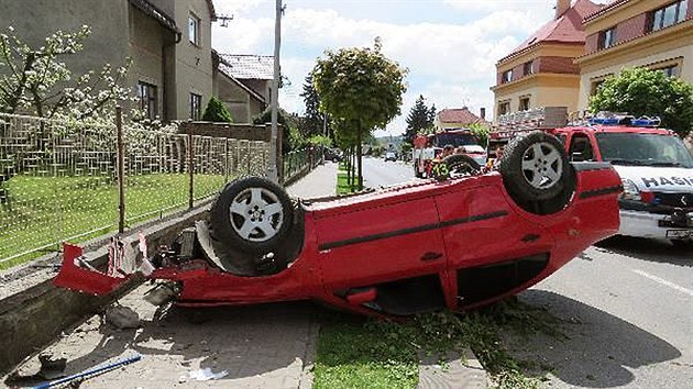 idi kody Octavia havaroval v Novém Mst nad Metují nedaleko hasiské...