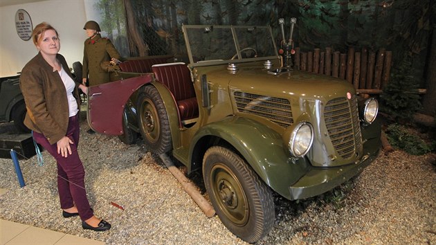 Technick muzeum Tatra pipravilo novou vstavu, kter mapuje vrobu vojensk techniky v Kopivnici
od potku 20. stolet a do roku 1945. Na snmku je kurtorka Michaela Bortlov u prototypu vozu T - V 809.