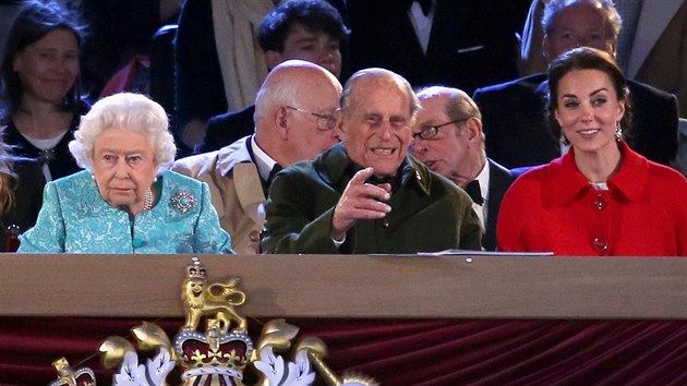 Královna Albta II., princ Philip a vévodkyn Kate (Windsor, 15. kvtna 2016)