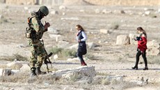 Syrský voják v Palmýe (6. kvtna 2016)