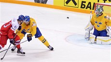 �IKOVNÁ TE�. Jan Ková� te�uje puk a vyrovnává proti �védsku na 2:2. �V�d�l, co...