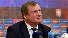 ZACHMUENÝ. Trenér eských fotbalist Pavel Vrba na tiskové konferenci k...