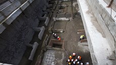 Pohled na starovké ruiny, které byly objevené bhem prací na nové lince metra...