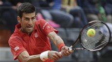 Novak Djokovi bhem finálového zápasu s Andy Murraym.