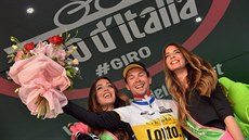 Primož Roglič slaví své první vítězství v etapě Grand Tour.