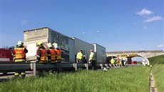 Váná nehoda dvou náklaák zkomplikovala dopravu na Praském okruhu...