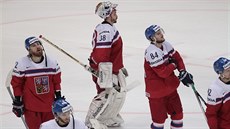 Frustrovaní čeští hokejisté po porážce s Američany ve čtvrtfinále MS.