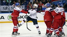 Michal Kempný (vlevo) v poty�ce s Ameri�anem Tylerem Mottem.