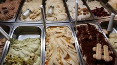 emesln pipravené zmrzliny nemají tak syté barvy, jako ty vyrobené prmyslov.