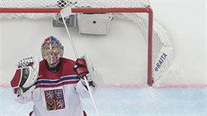 �eský branká� Pavel Francouz se raduje z výhry nad Kazachstánem.