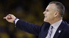 Billy Donovan usmruje hru Oklahoma City Thunder.